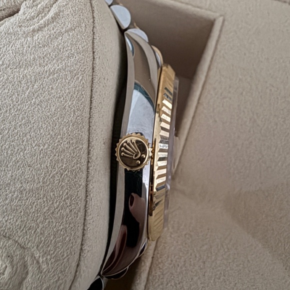 Authentic Rolex Datejust 126233 Gold and Silver Jubilee Bracelet Gold Bezel 2022 - Picture 9 of 15